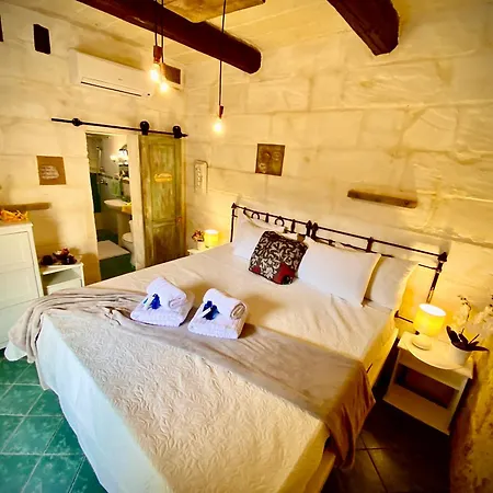 Retro Budget Bed & Breakfast Xewkija
